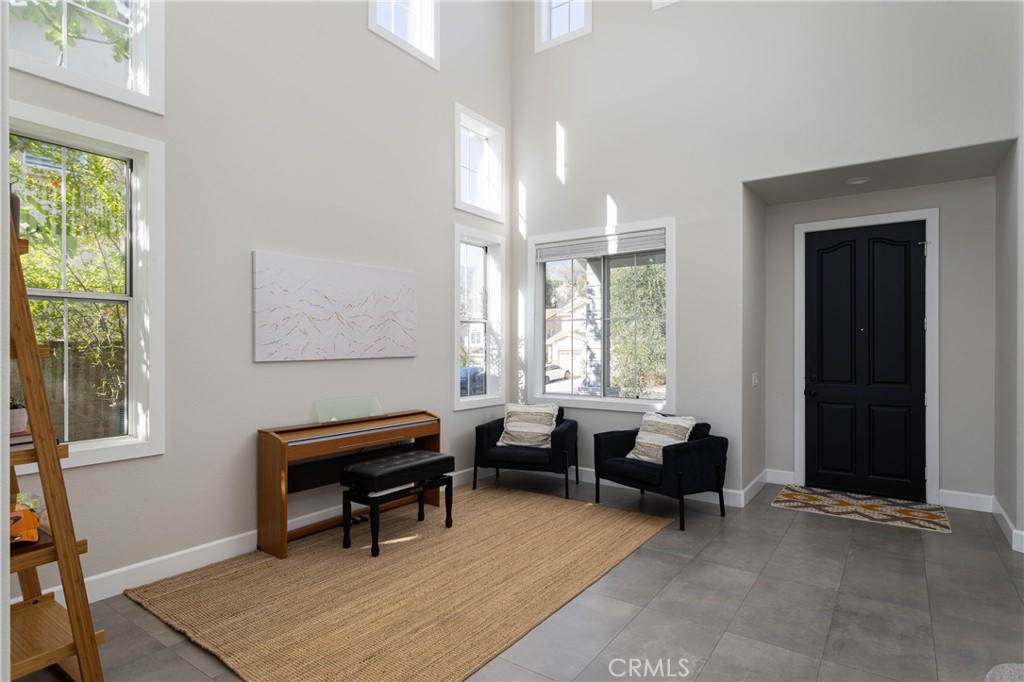 21431 Silvertree