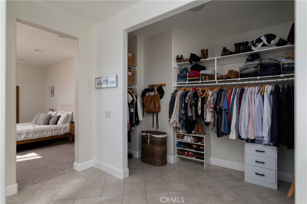 21431 Silvertree