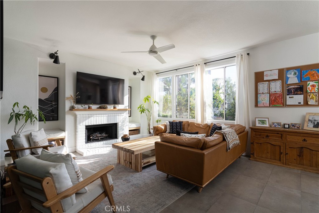 21431 Silvertree