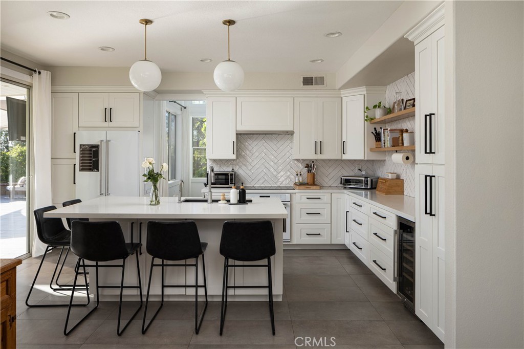 21431 Silvertree