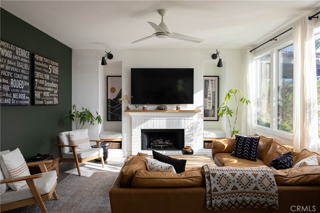 21431 Silvertree