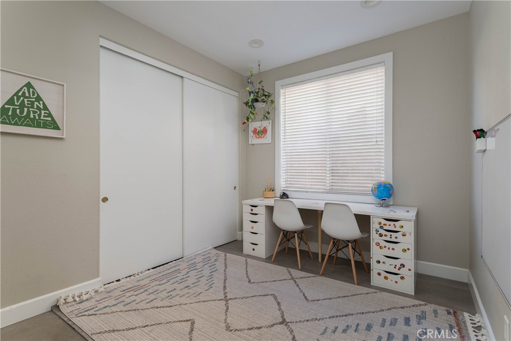 21431 Silvertree