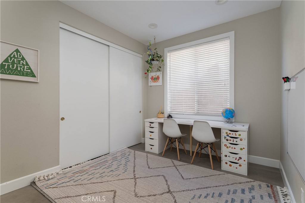 21431 Silvertree
