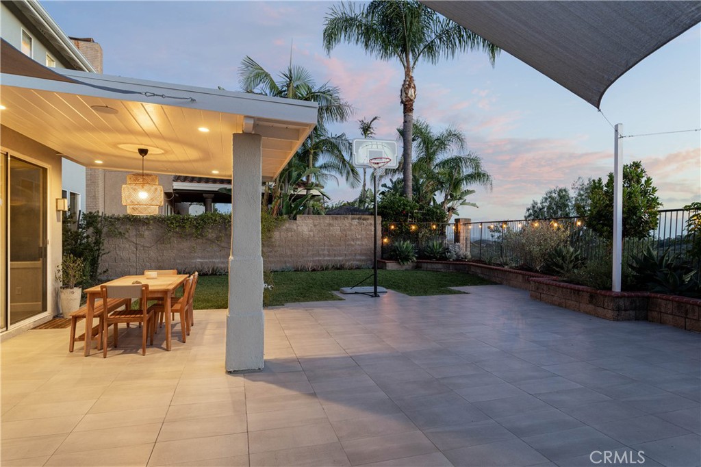 21431 Silvertree