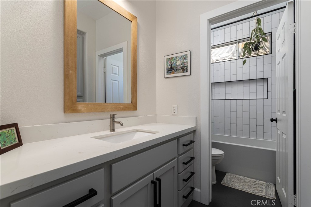 21431 Silvertree