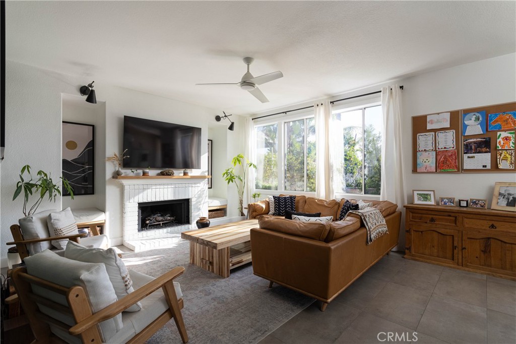 21431 Silvertree