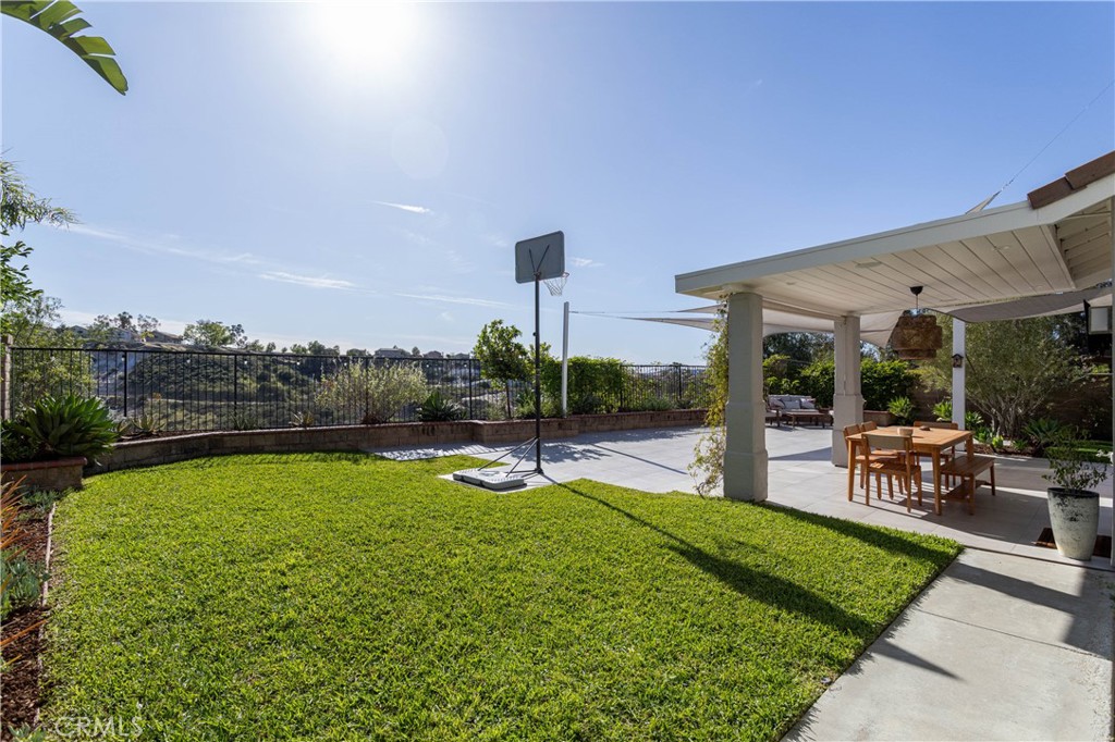 21431 Silvertree