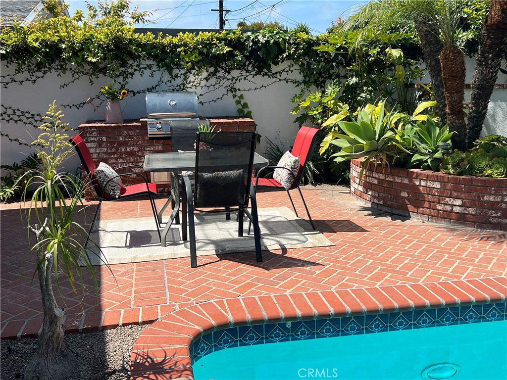 371 Peralta Avenue