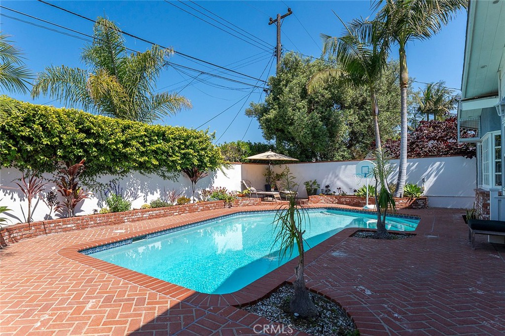 371 Peralta Avenue