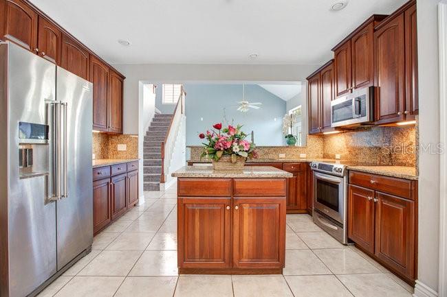 1222 GOLDEN CANNA LN