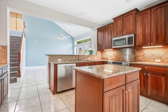 1222 GOLDEN CANNA LN