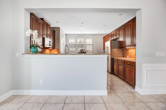1222 GOLDEN CANNA LN