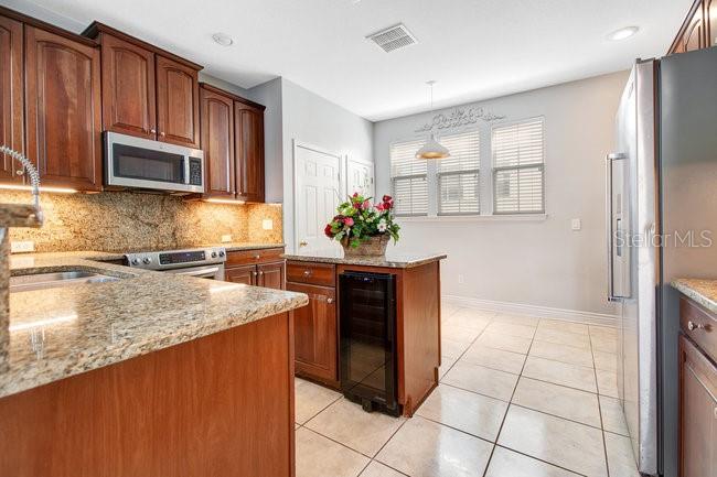 1222 GOLDEN CANNA LN