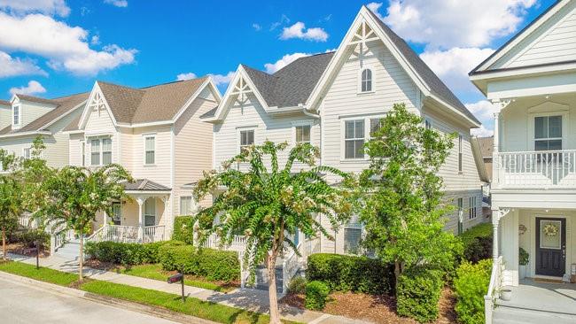 1222 GOLDEN CANNA LN