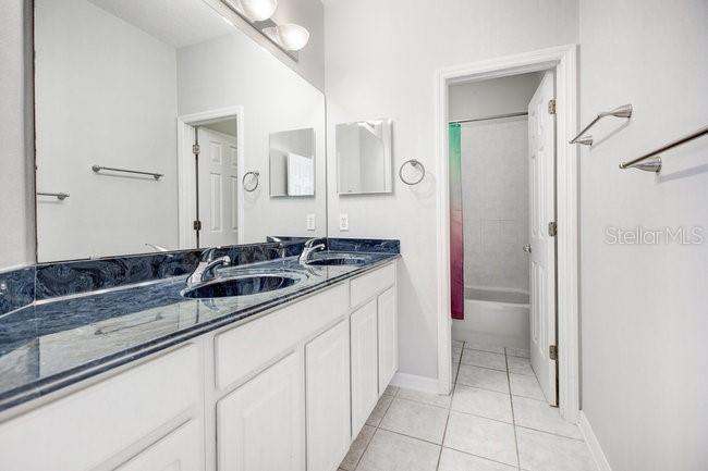 1222 GOLDEN CANNA LN