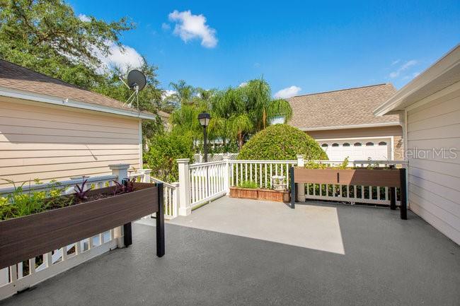 1222 GOLDEN CANNA LN
