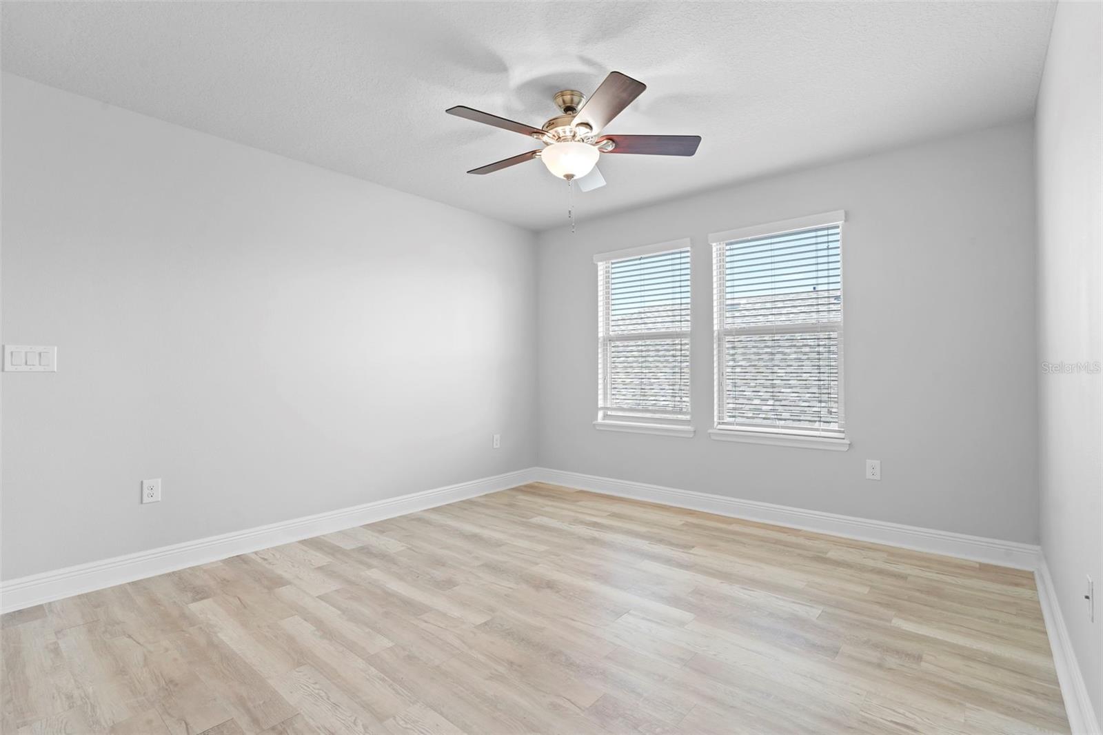 15549 WATERLEIGH COVE DR