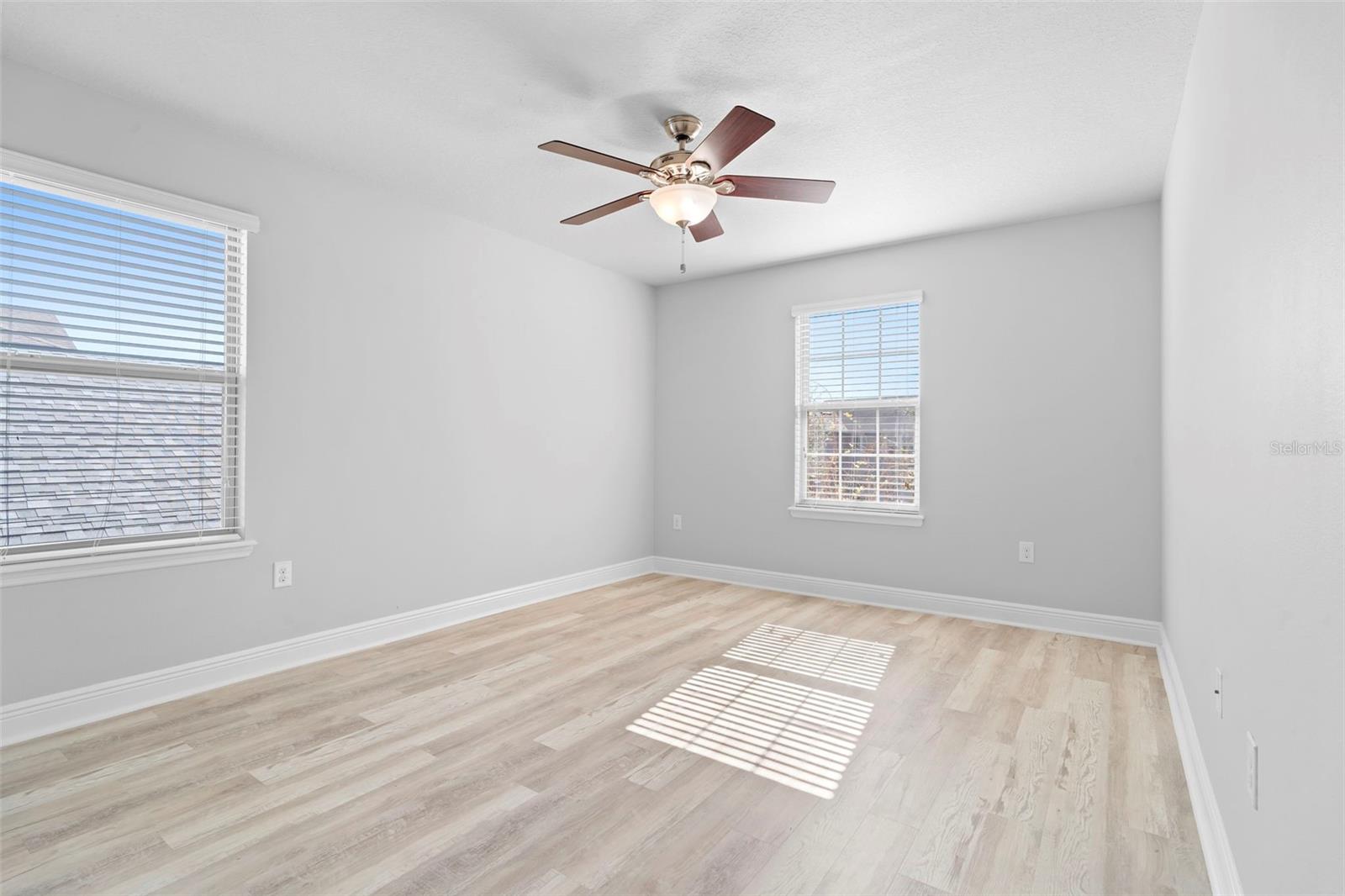 15549 WATERLEIGH COVE DR