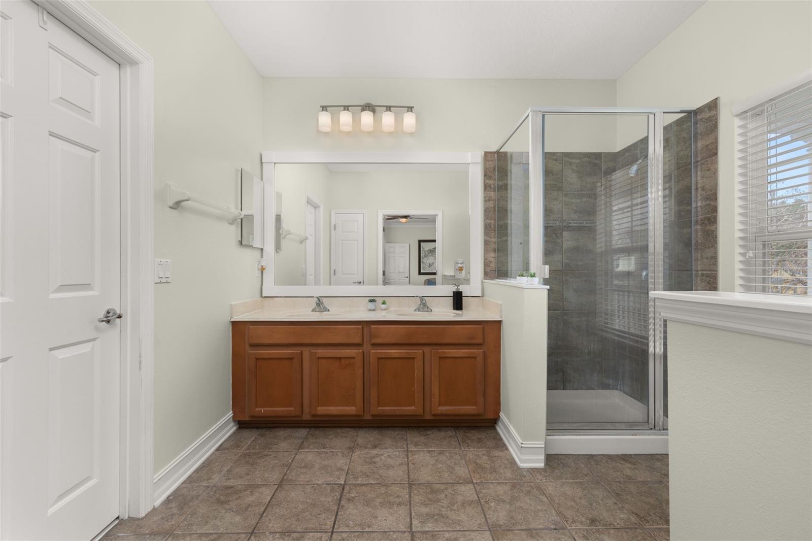 1241 GOLDEN CANNA LN