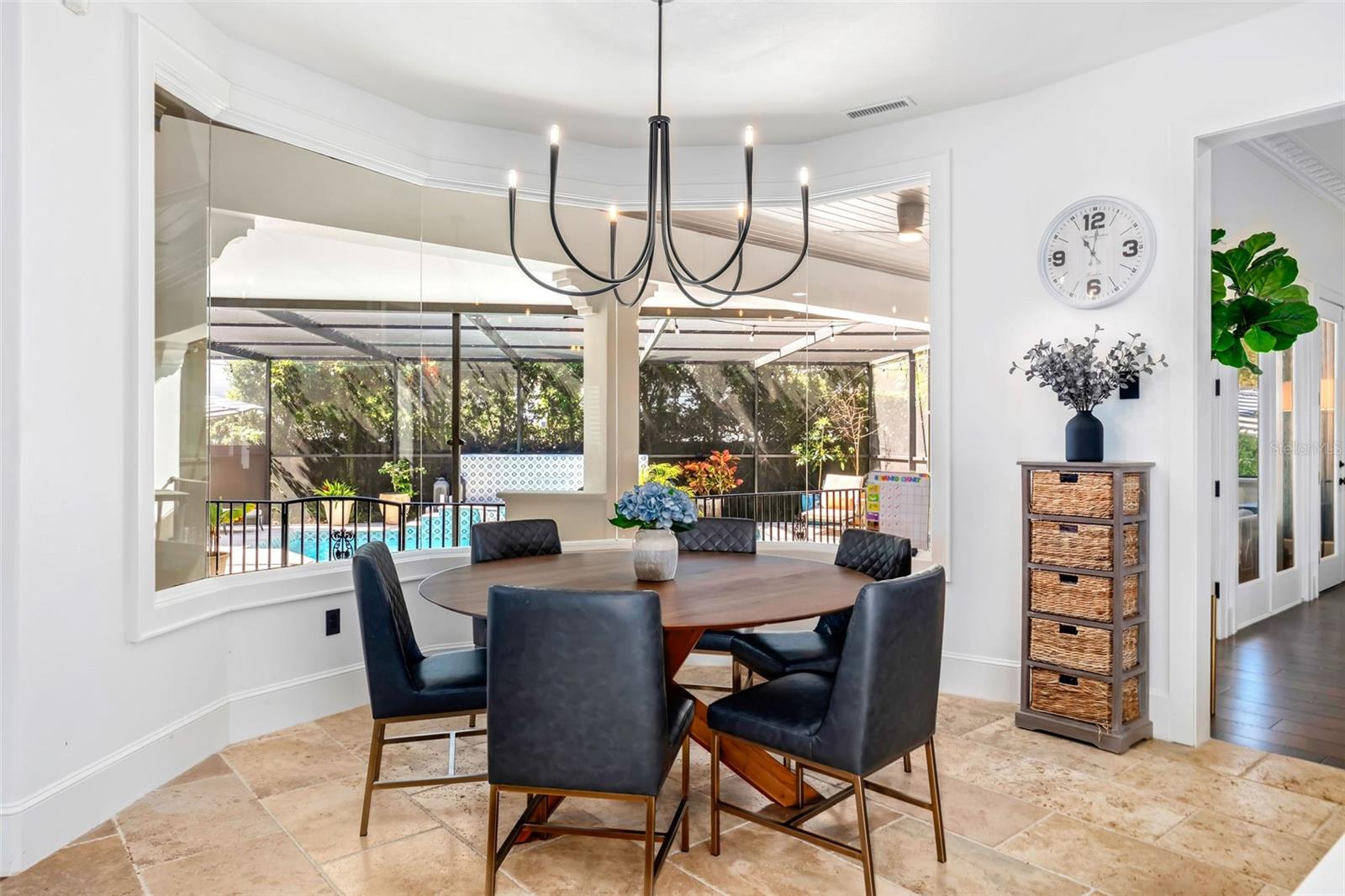 808 GOLFPARK DR