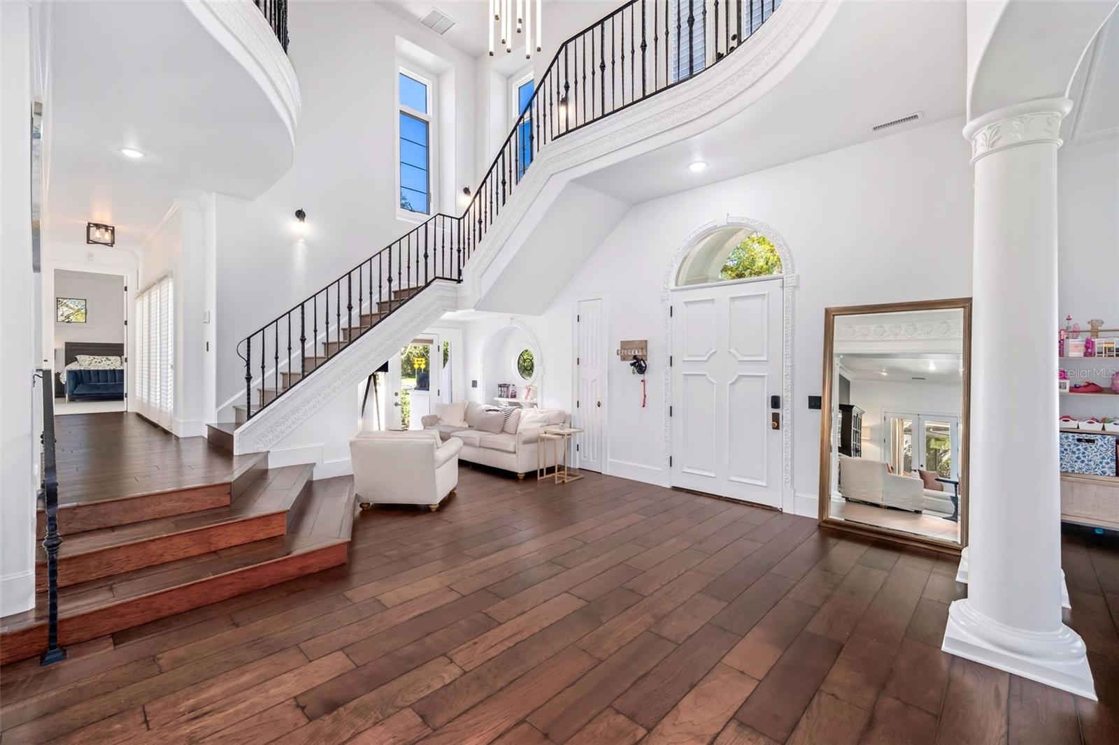 808 GOLFPARK DR