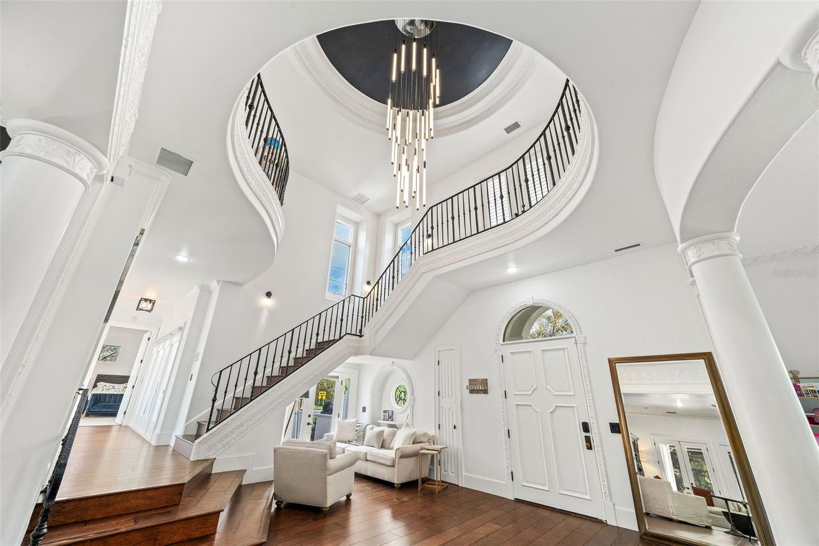 808 GOLFPARK DR