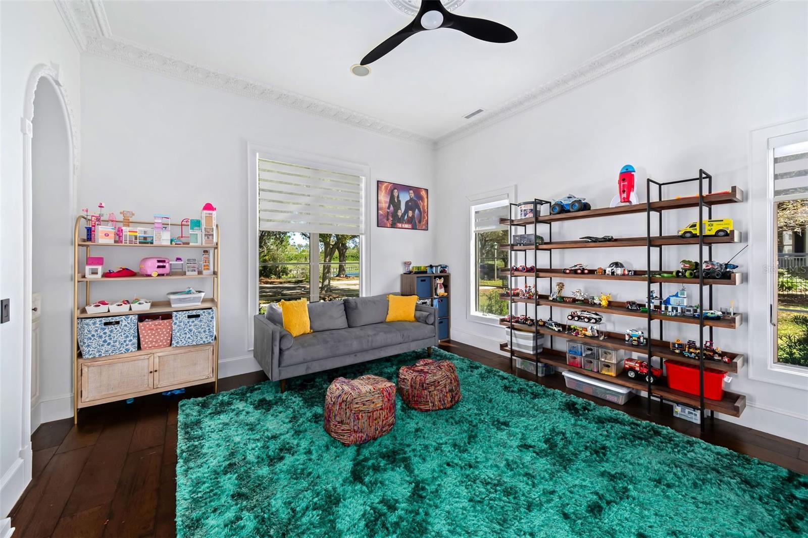 808 GOLFPARK DR