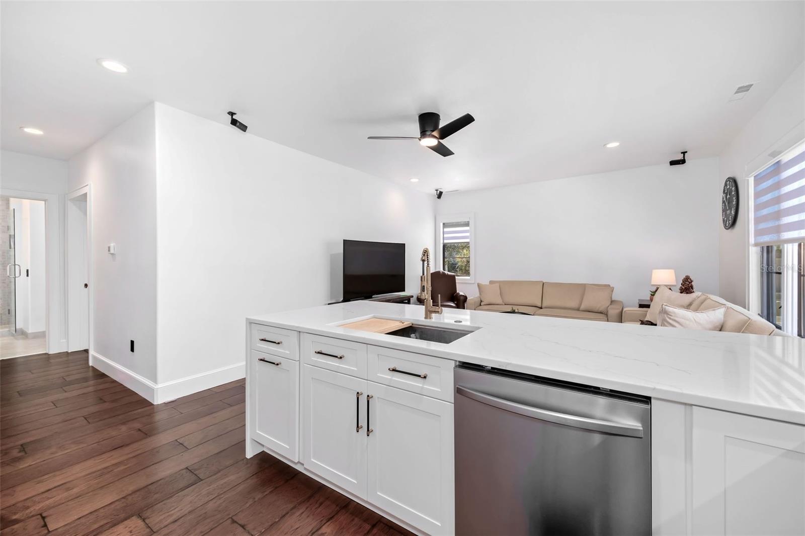 808 GOLFPARK DR