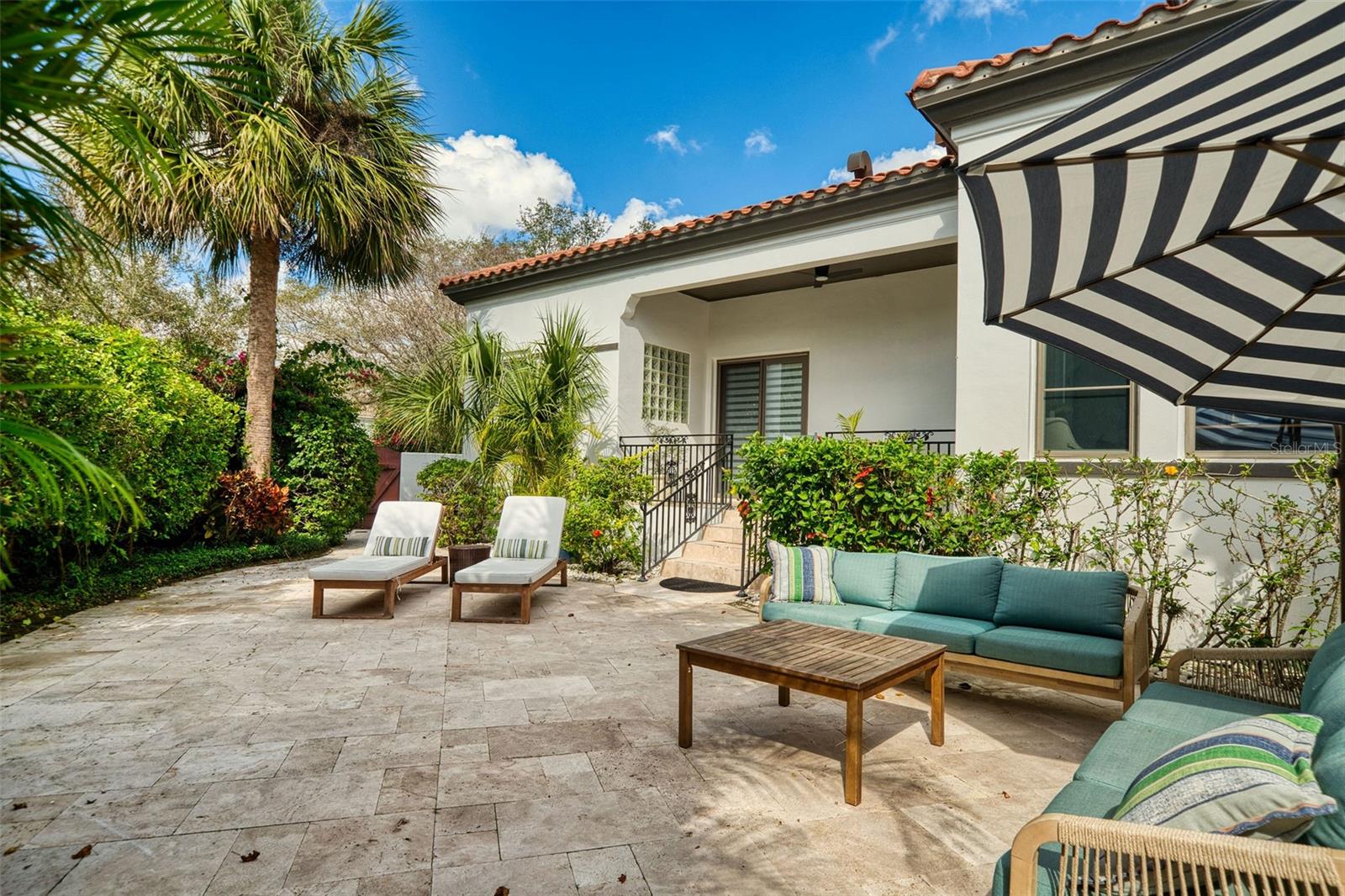 808 GOLFPARK DR