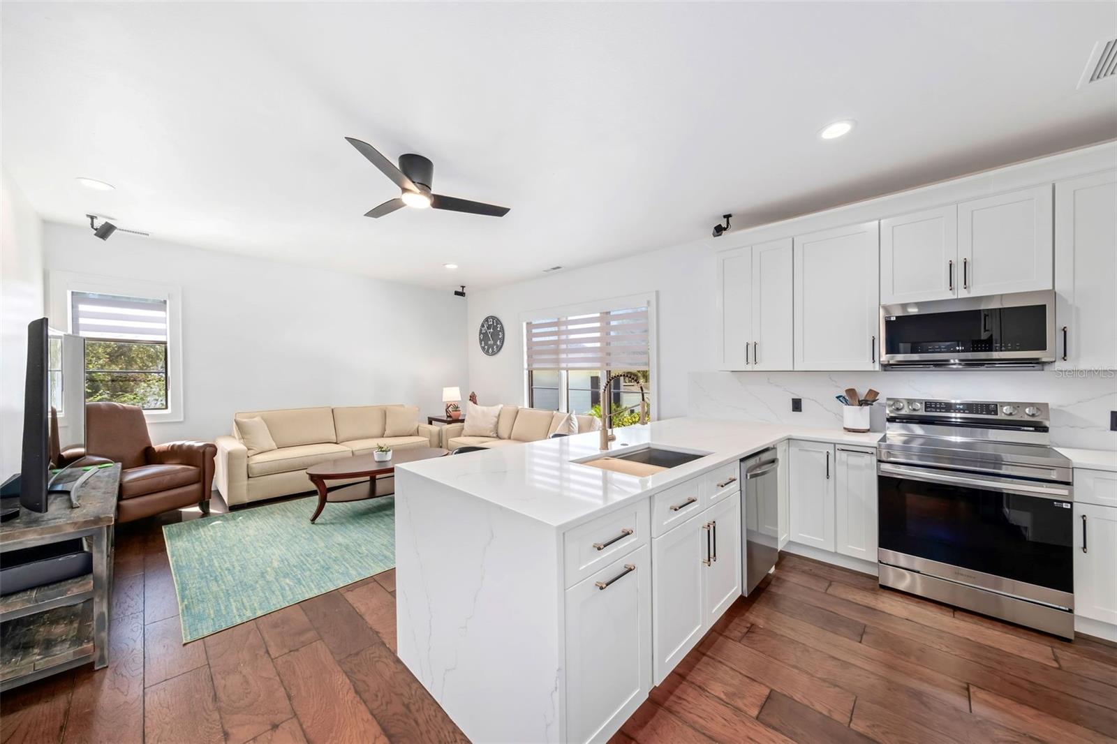 808 GOLFPARK DR
