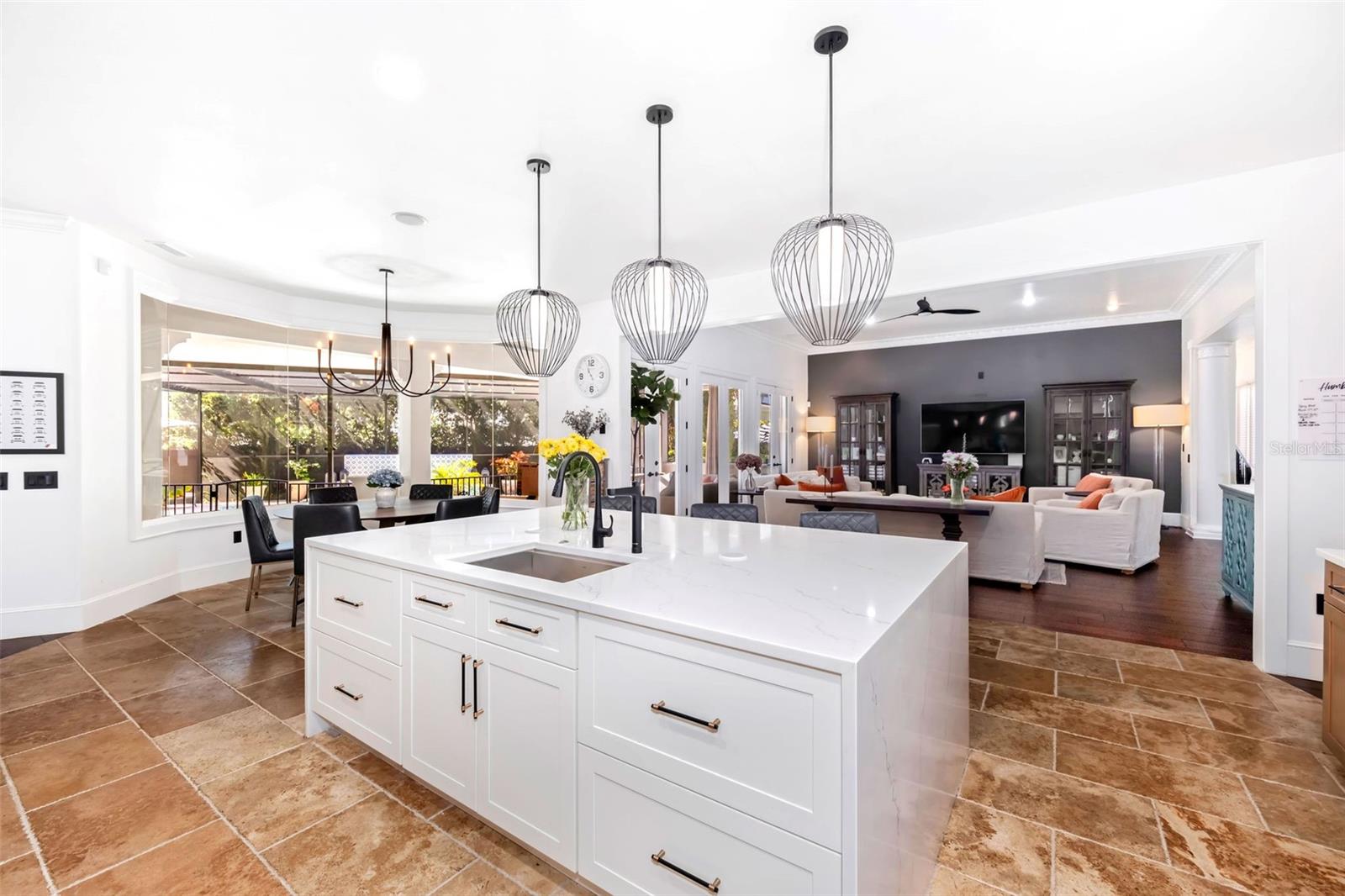 808 GOLFPARK DR