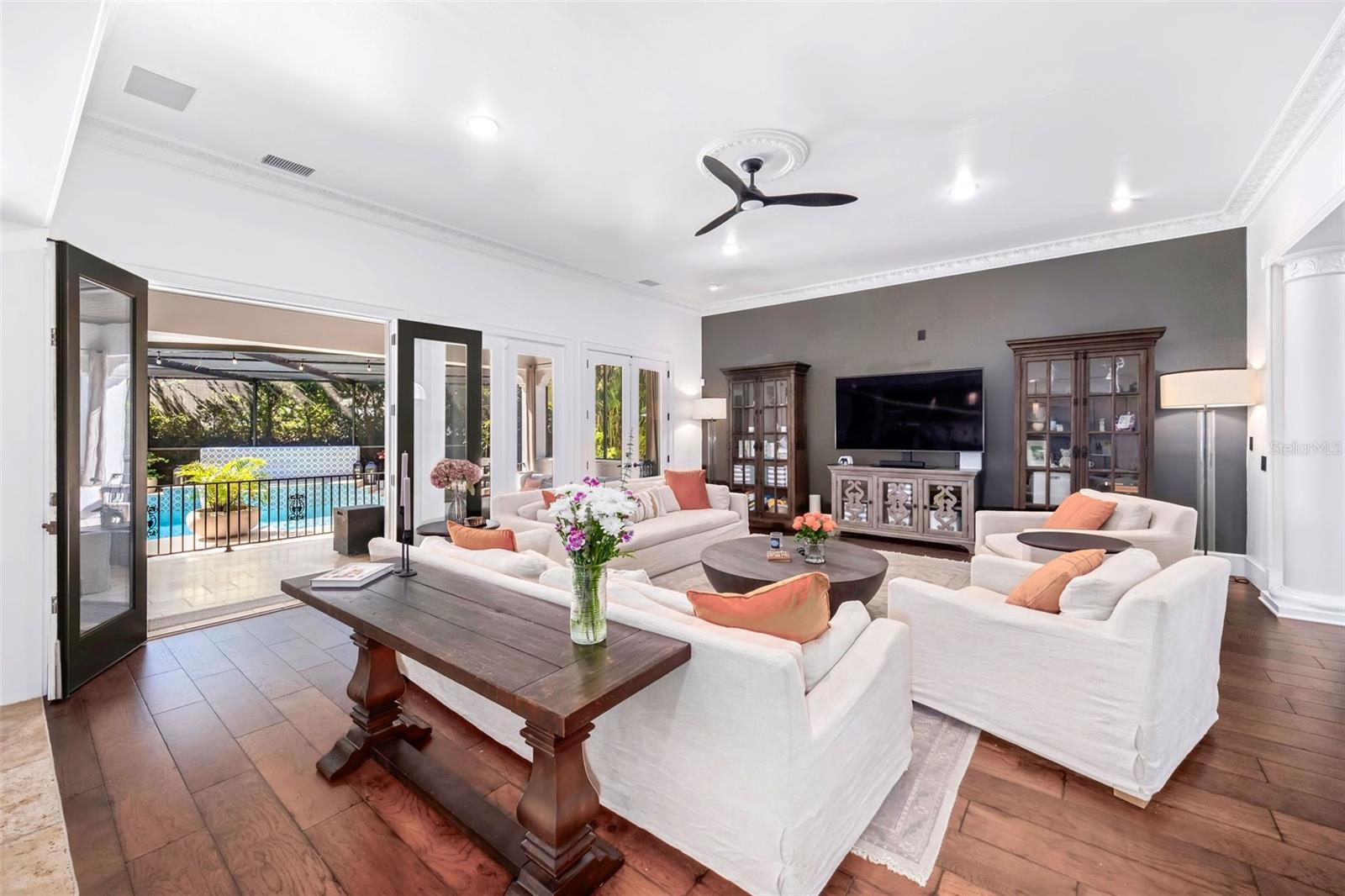 808 GOLFPARK DR