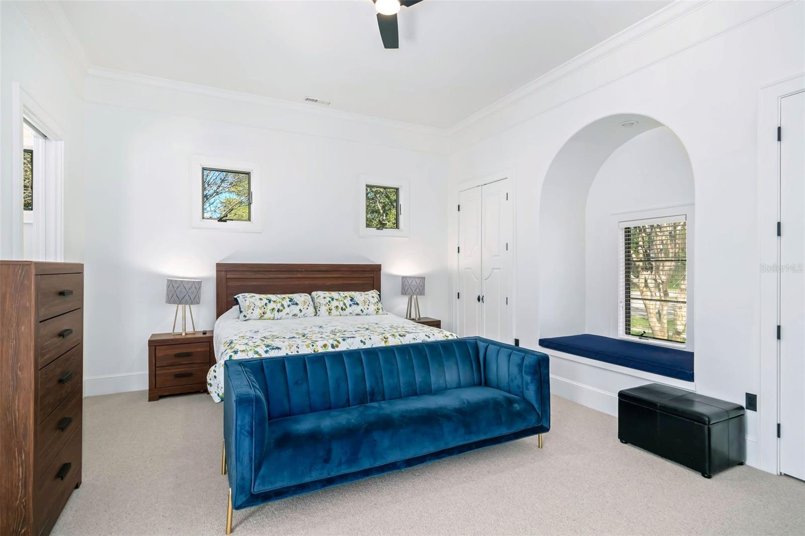 808 GOLFPARK DR
