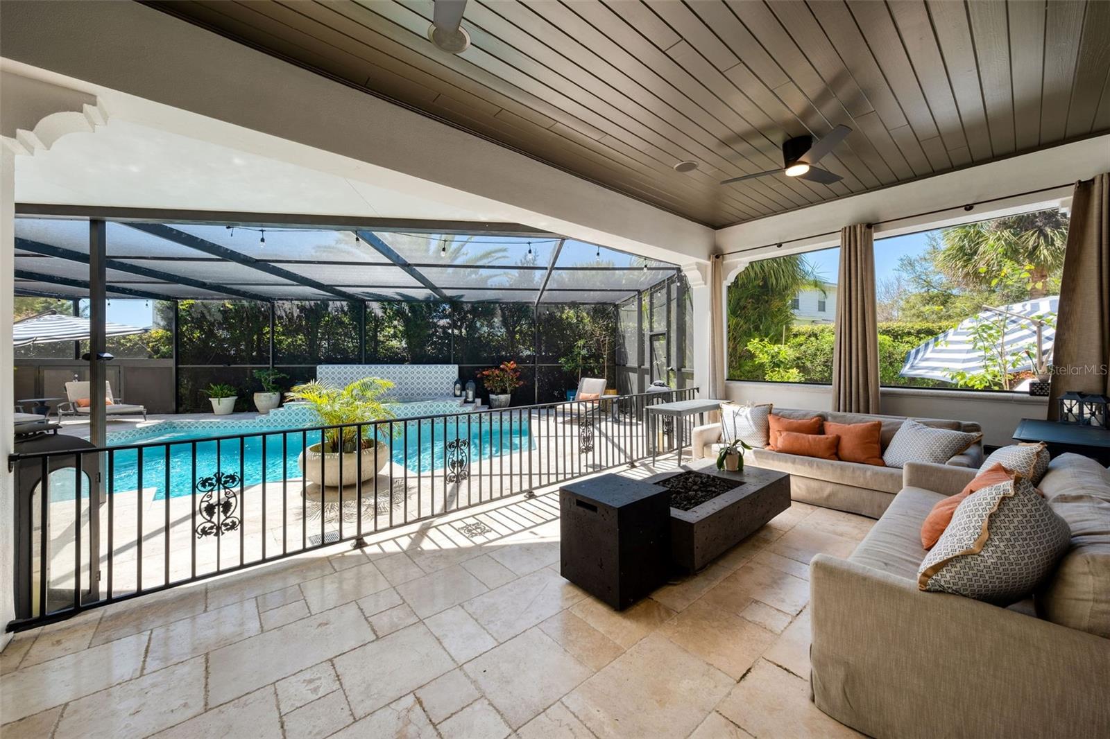 808 GOLFPARK DR