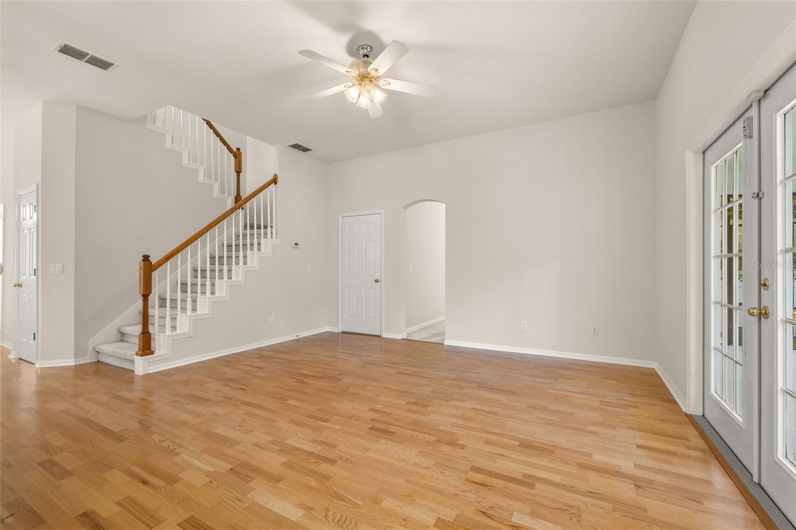 900 GREENLAWN ST