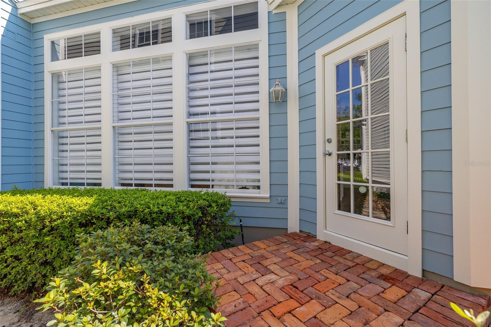 1241 GOLDEN CANNA LN