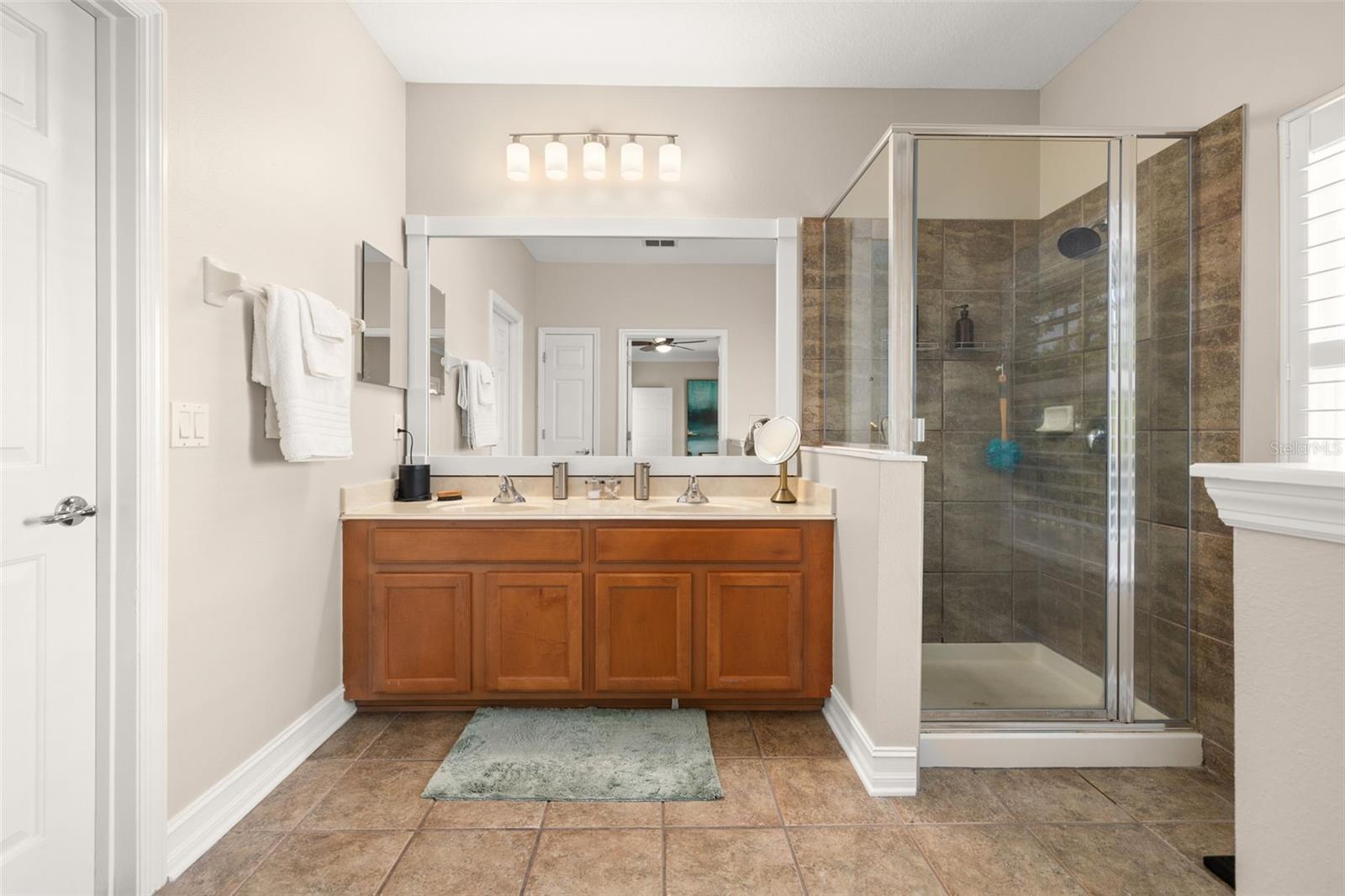 1241 GOLDEN CANNA LN