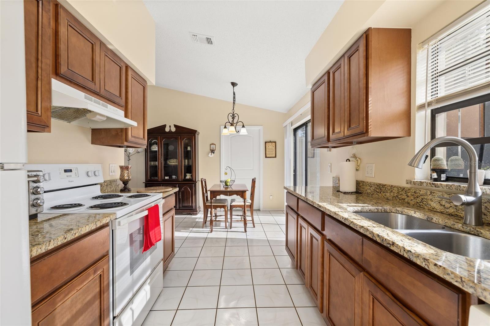 3135 KNIGHTSBRIDGE RD