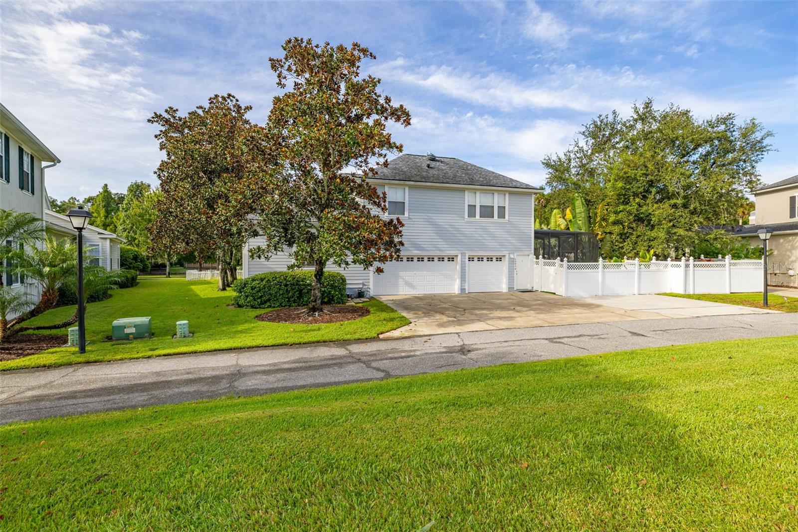 1003 OAK POND DR