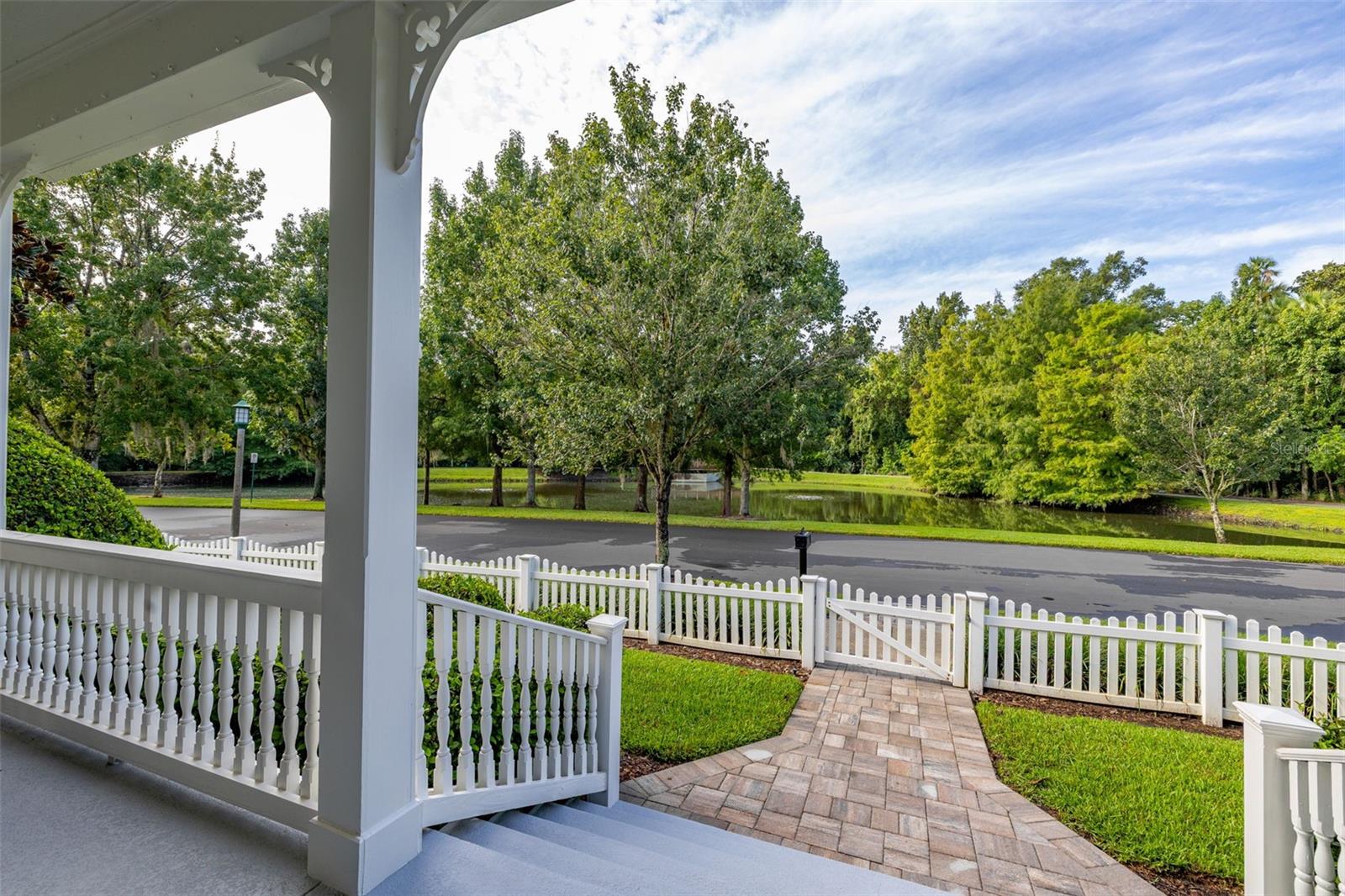 1003 OAK POND DR