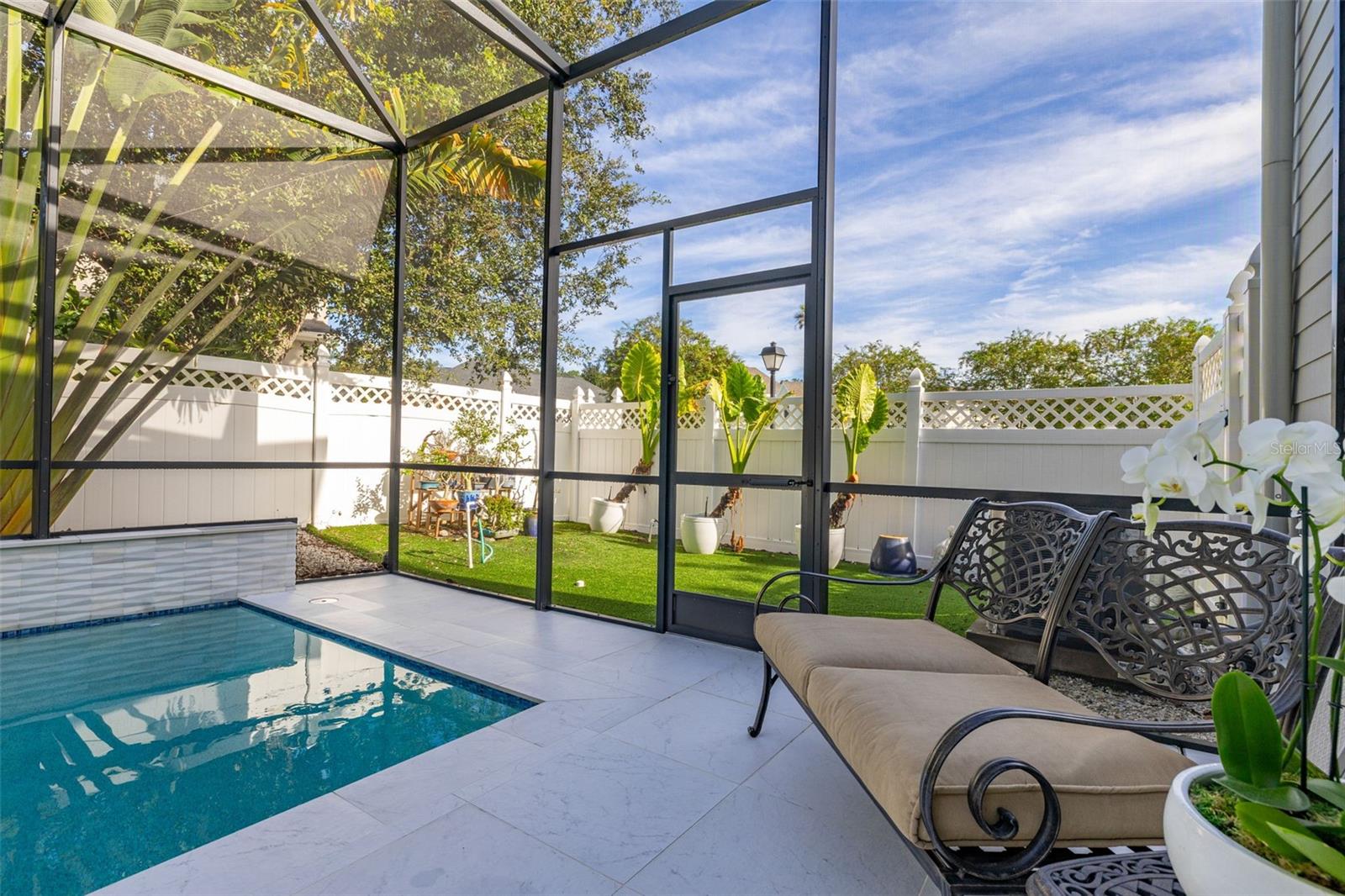 1003 OAK POND DR