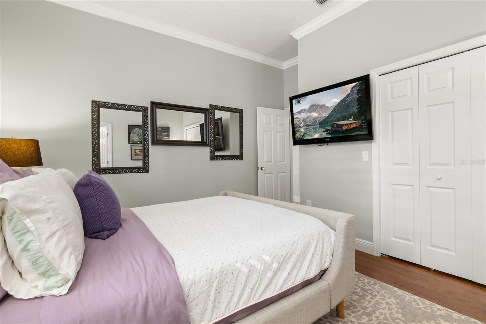 1003 OAK POND DR