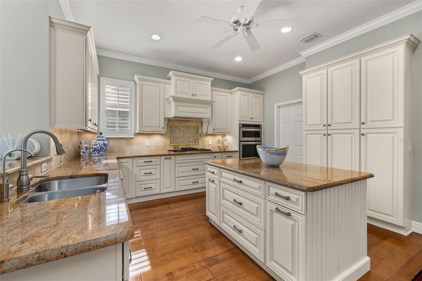 1003 OAK POND DR