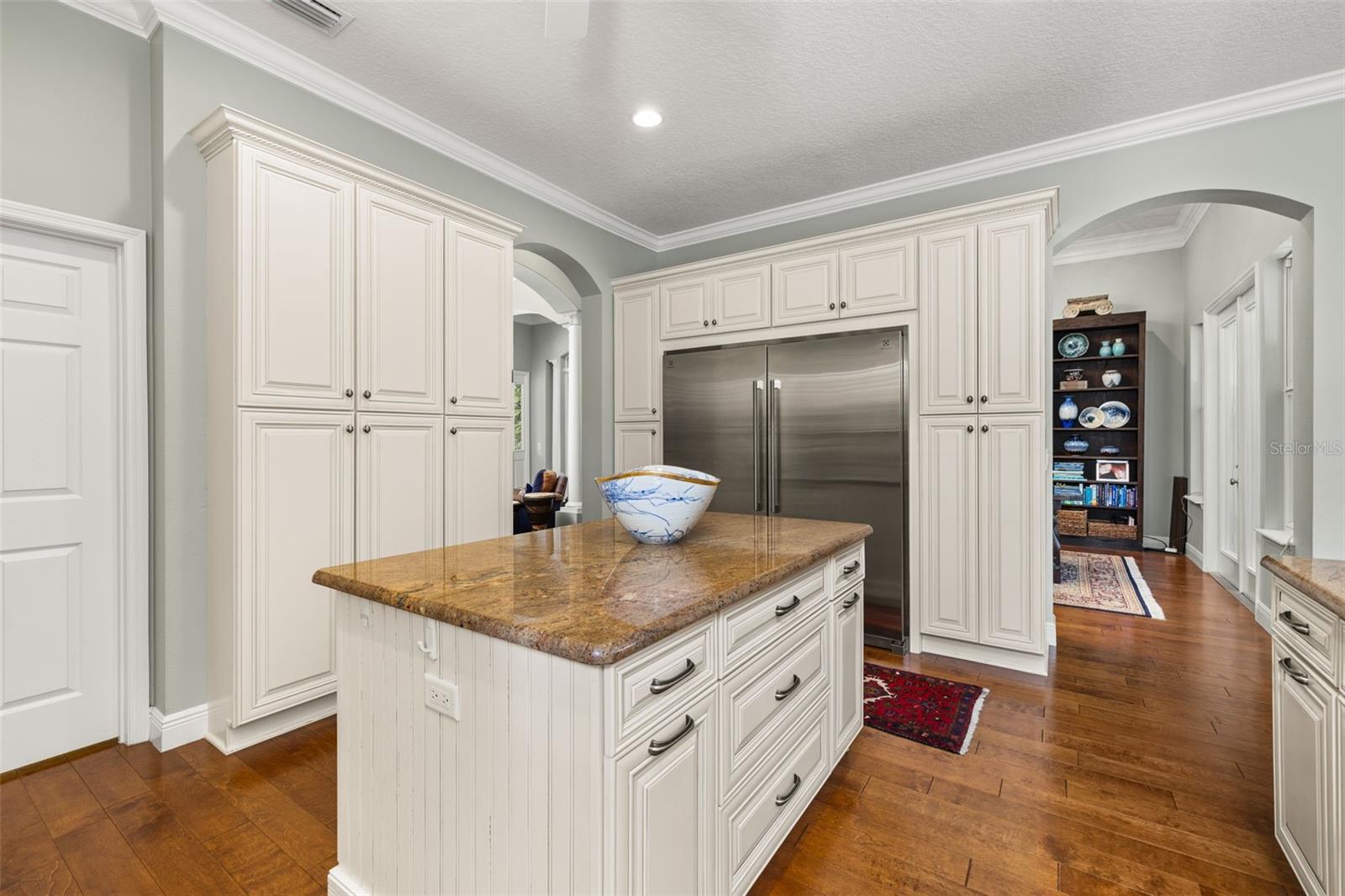 1003 OAK POND DR