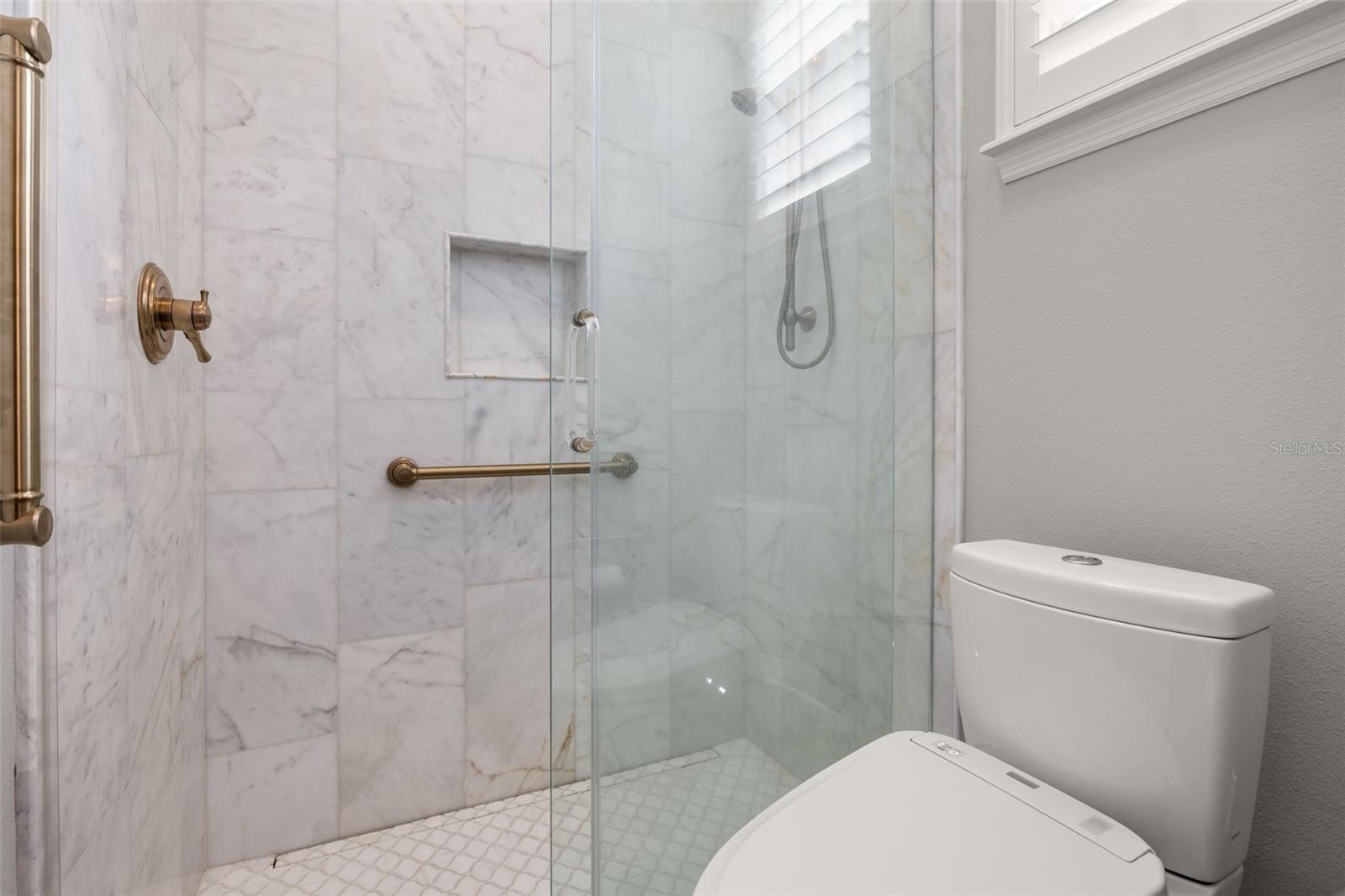 1003 OAK POND DR
