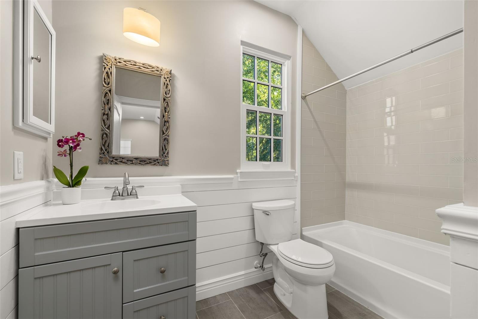 1106 CELEBRATION AVE