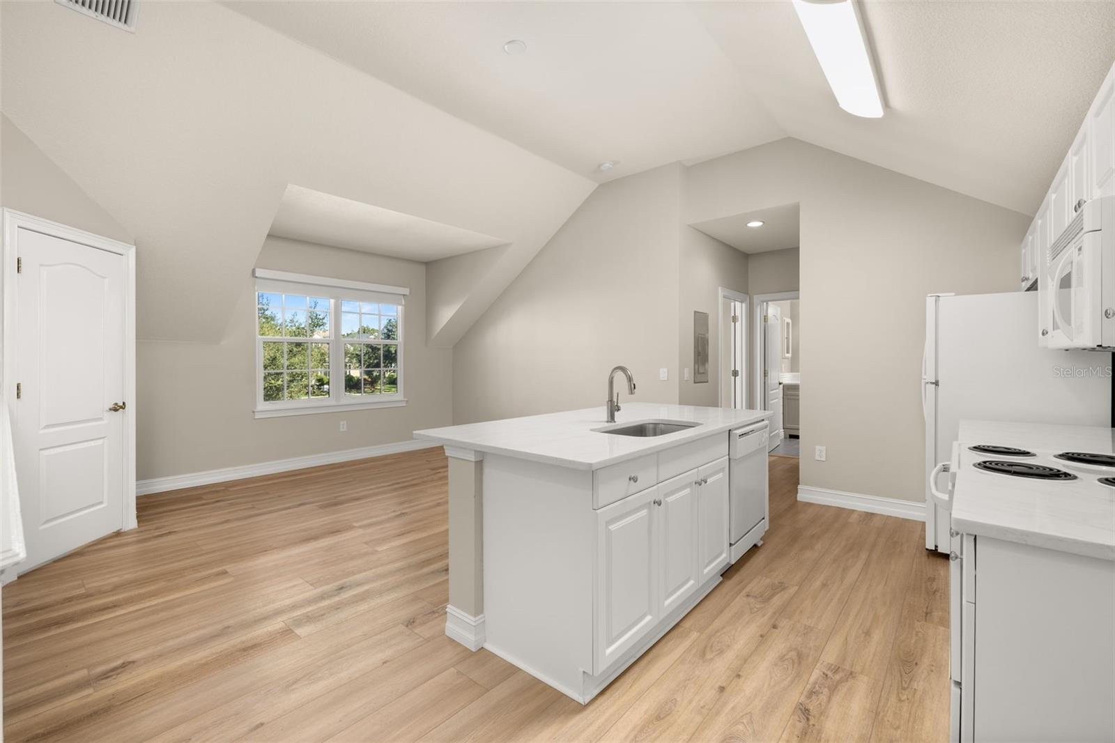 1106 CELEBRATION AVE