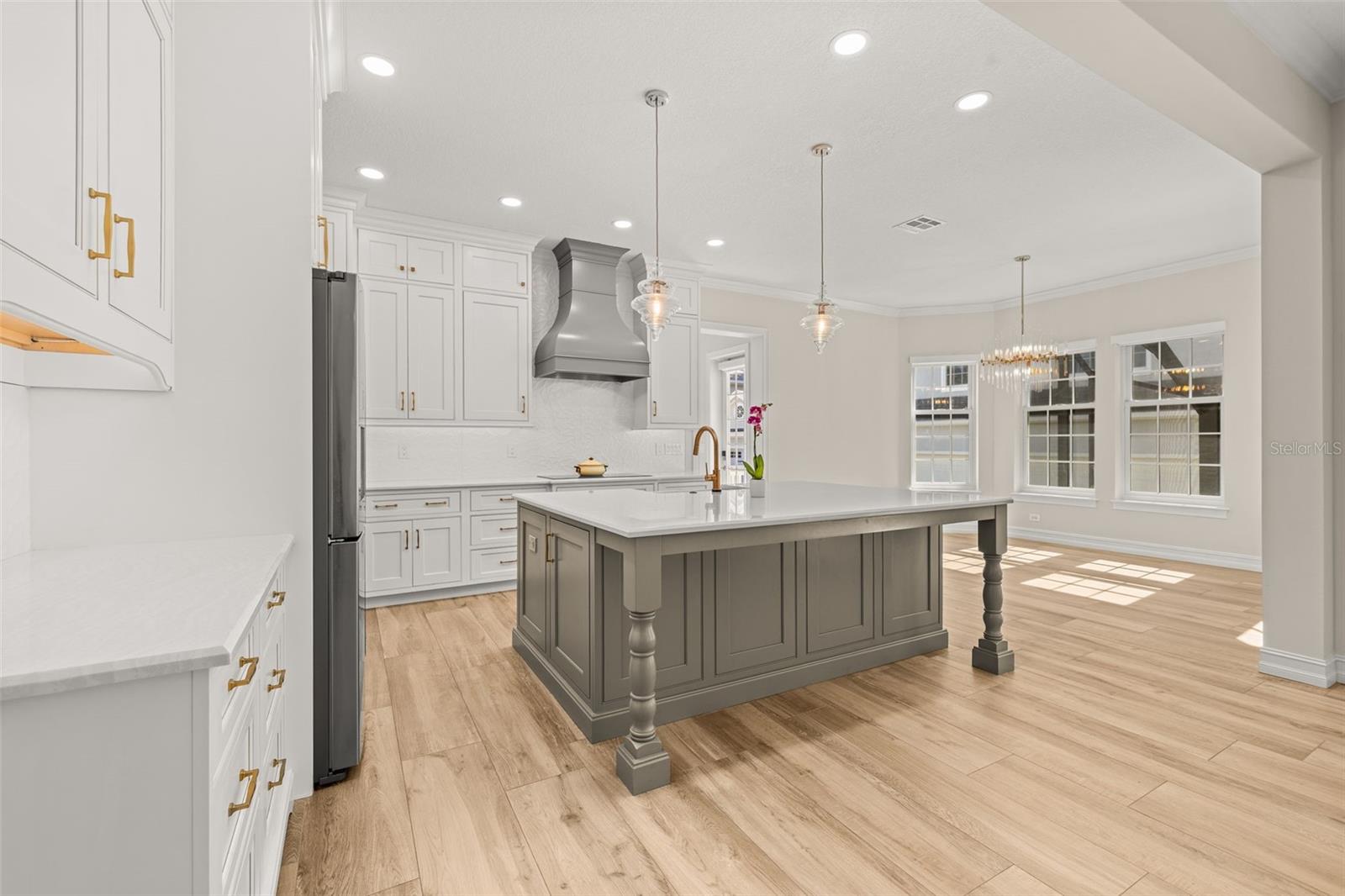 1106 CELEBRATION AVE