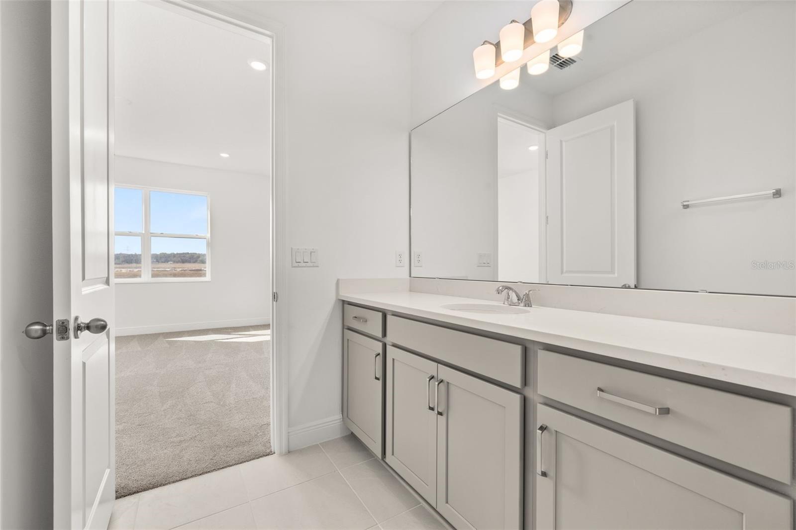 1014 SWAMP CHESTNUT LOOP