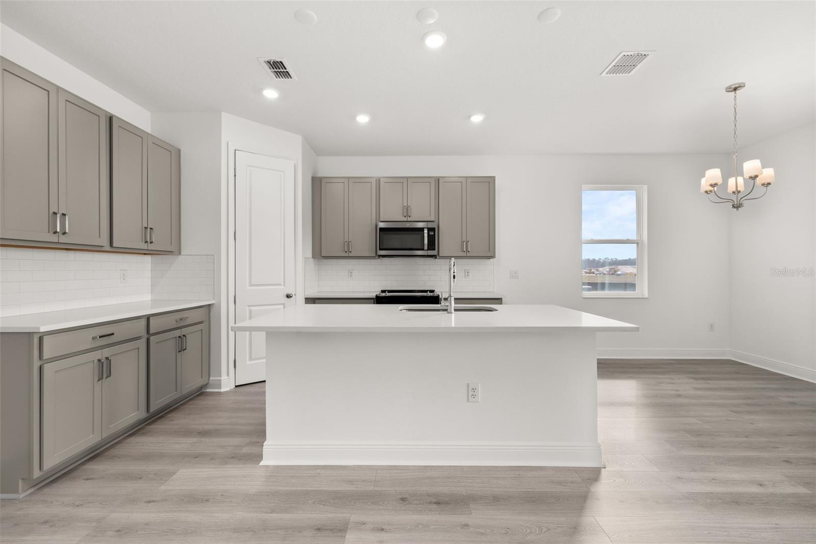 1014 SWAMP CHESTNUT LOOP